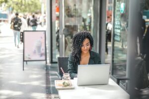 woman on laptop training in english