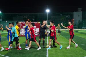 Sports English Learning: Teamwork on the pitch and no hard feelings between players